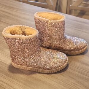 Girls winter boots cat and Jack size 2 gold glitter